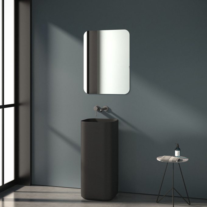 Veidrodis uzapvalintais kampais