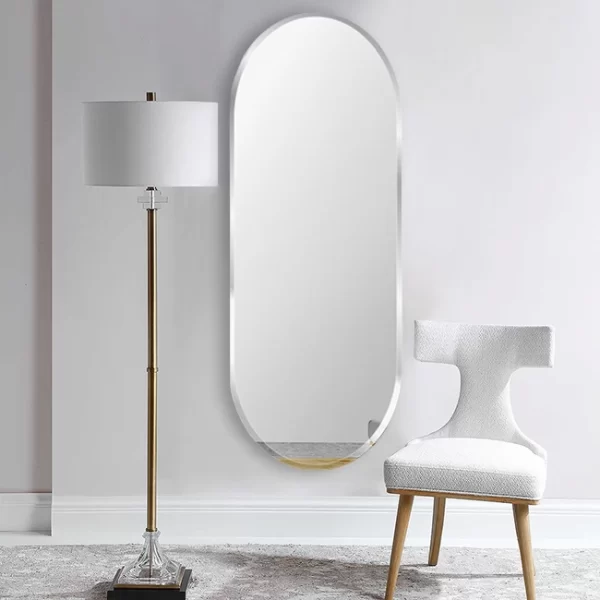 Ovalus veidrodis su facetu