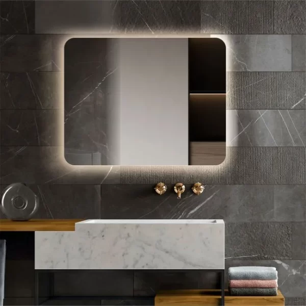 Vonios veidrodis uzapvalintais kampais