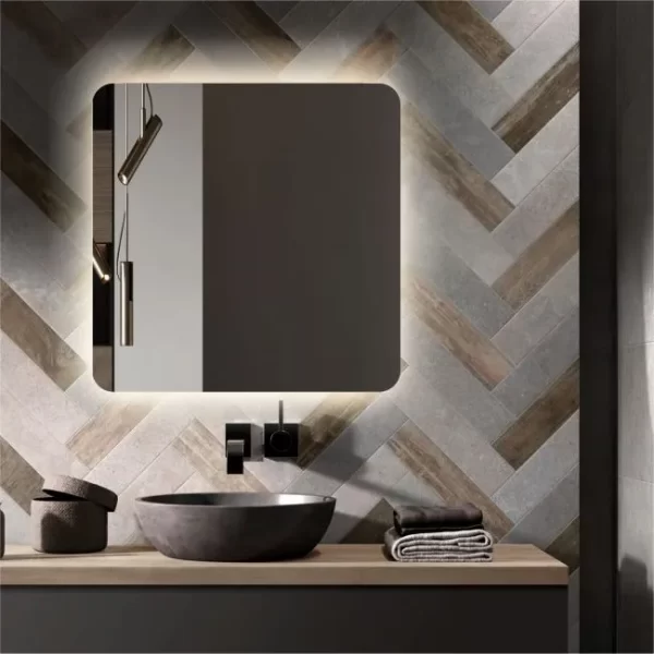 Vonios veidrodis uzapvalintais kampais