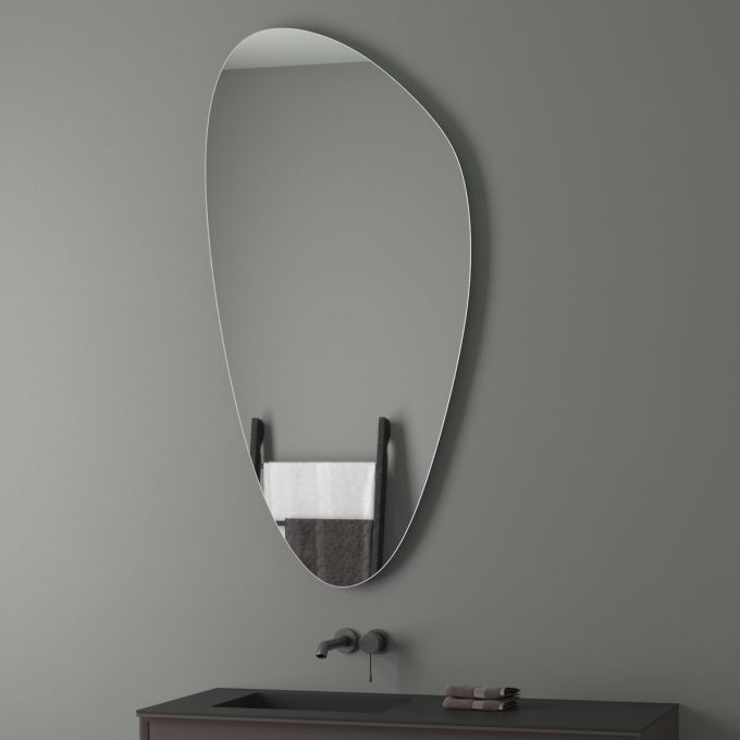 Netaisyklingos formos veidrodis su apsvietimu