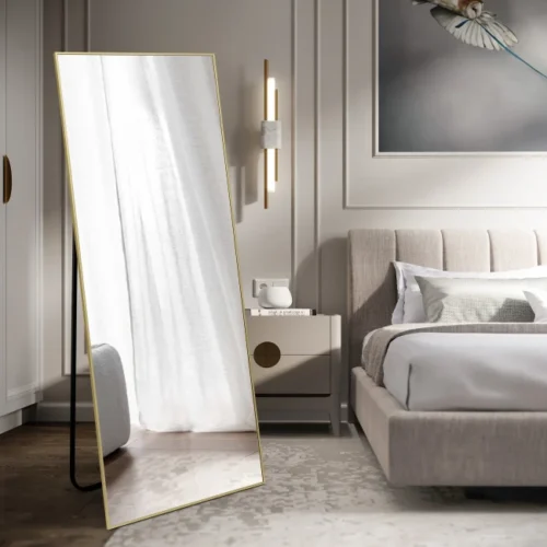 Pastatomas veidrodis su aukso spalvos remu,