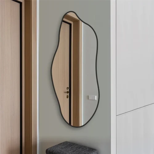 Netaisyklingos formos veidrodis su juodu rėmeliu 62x150 cm
