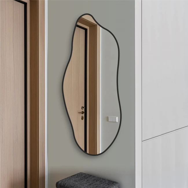 Netaisyklingos formos veidrodis su juodu rėmeliu 62x150 cm